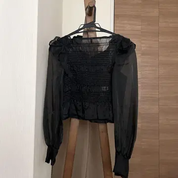 코코딜 시어 프릴 블라우스 셔링 블라우스 블랙