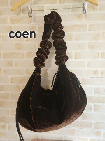coen 개더 핸들 숄더백 벨로아 느낌 다크 브라운