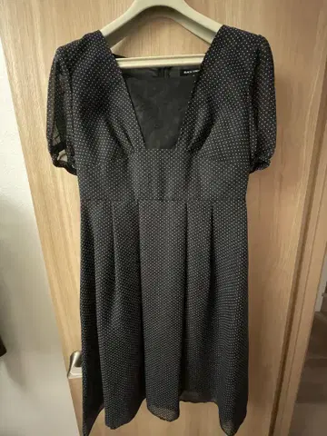 도트 무늬 V넥 반팔 원피스