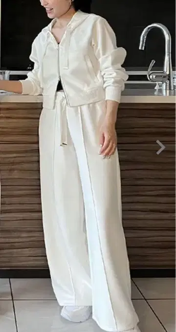 [ Yuumi님 콜라보 ] 종이상자 스웨트 팬츠 후드티 셋업