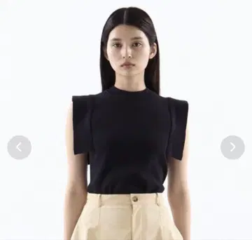 CLANE 블랙 숄더 패드 니트