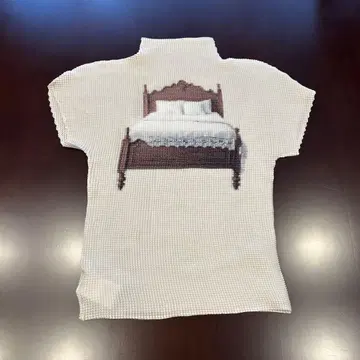 MUSUBORE 침대 프린트 하이넥 T셔츠 M