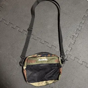 XLARGE 카모플라쥬 숄더백