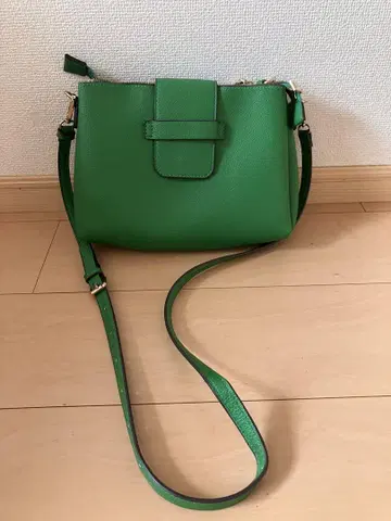 그린 숄더백 플랩 포함