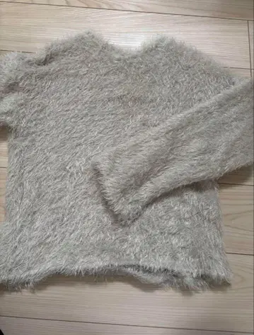 ZARA TRAFALUC 베이지 퍼 스타일 니트