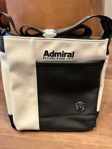 Admiral Lexus 숄더백 화이트/블랙