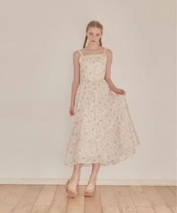 트리트 유어 셀프 Floral vintage like dress