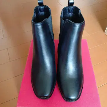 블랙 가죽 사이드 고어 부티