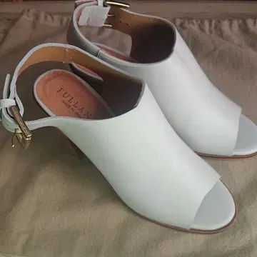 FULLAN 화이트 가죽 하이힐
