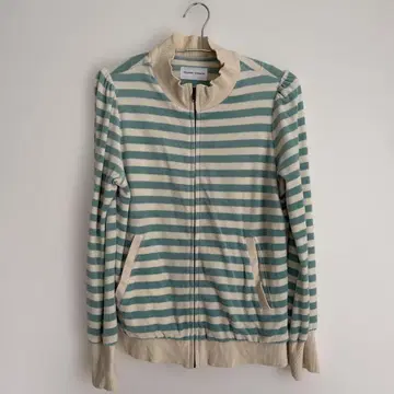 츠모리치사토 스카이블루와 화이트 스트라이프 가디건