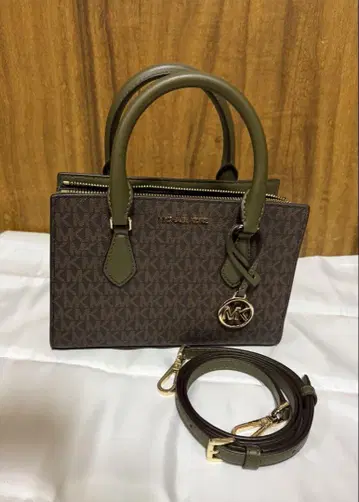 MICHAEL KORS 센터 지퍼 새첼 스몰 올리브