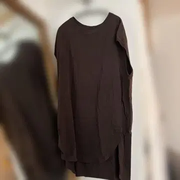 unfil 다크 브라운 슬리브리스 튜닉