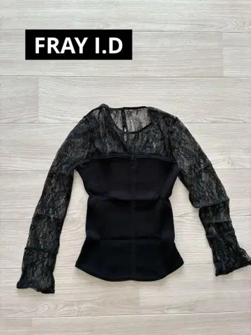 [ FRAY I.D ] 블랙 레이스 긴팔 상의
