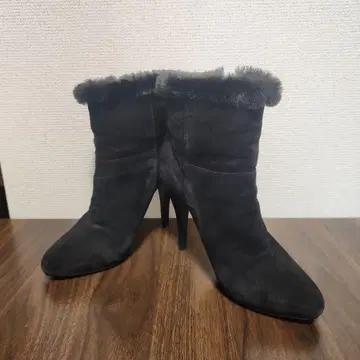 블랙 스웨이드 퍼 부티