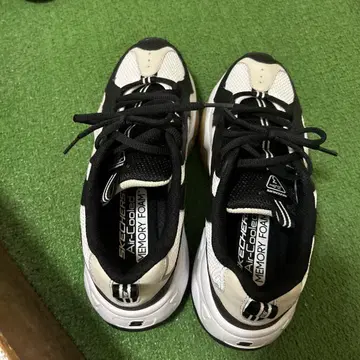 SKECHERS 메모리폼 스니커즈