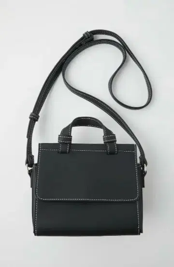 MOUSSY TRIANGLE HANDLE 백