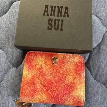 ANNA SUI 꽃무늬 엠보싱 이단 접이식 지갑