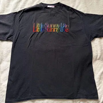 little sunny bite 빈티지 가공 블랙 로고 티셔츠
