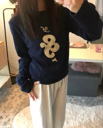 네이비 로고 긴팔 니트