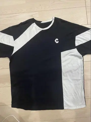 CRONOS 지오메트릭 T셔츠 블랙 화이트