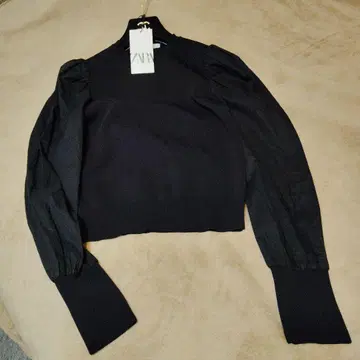 일본 사이즈 L 정도 새상품 ZARA 이소재 도킹 니트 M 블랙