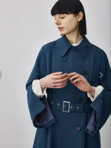 UNITED TOKYO 스탠드 카라 린 라인 코트 size 1