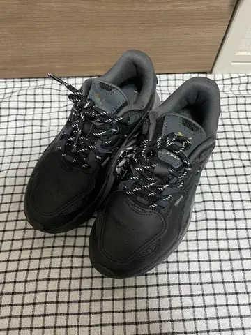 PUMA emmi 콜라보 스니커즈_23cm