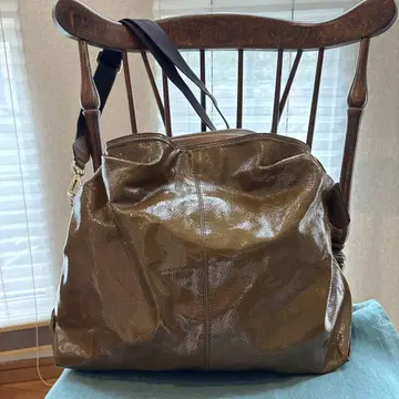 가을 컬러 FURLA 페이턴트 에나멜 숄더백