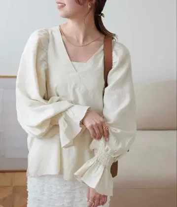 레이온 린넨 어깨 개더 깊은 V 블라우스