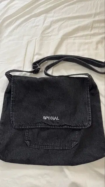 SPECIAL 자수 블랙 숄더백