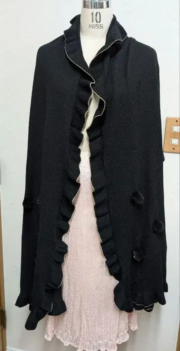 ENRICO COVERI 블랙 숄 프릴 포함