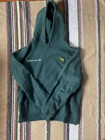 PRIMITIVE new balance 다크 그린 후드티