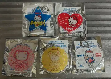 산리오 헬로키티 45주년 기념 아크릴 키링