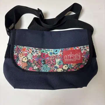 Manhattan Portage 숄더백 네이비 플라워 프린트