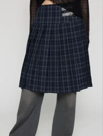 PLEATS MIDI 스커트