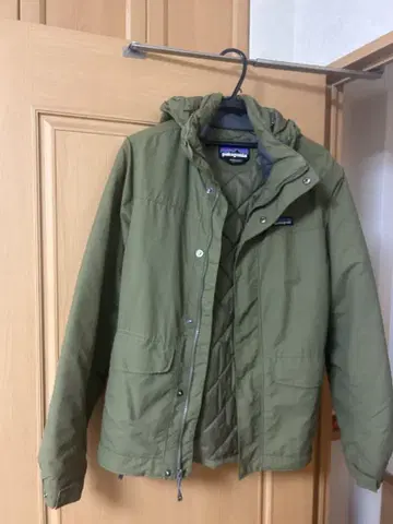 patagonia 후드 부착 다운 자켓 올리브