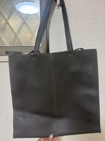 다크 그레이 합성 피혁 토트백
