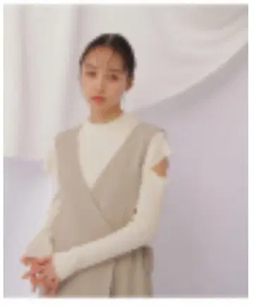 질 스튜어트 에크루 베이직 커팅 립 니트
