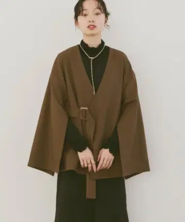 모이튀뜨 소매 버튼 벨트 부착 자켓