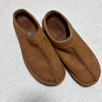 Clarks 브라운 가죽 슬립온