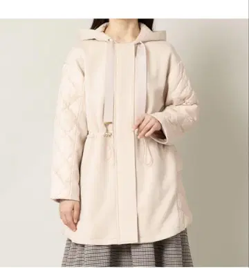 로즈 티아라 이소재 절개 코트