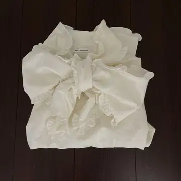 Miroamurette 화이트 프릴 보타이 셔츠