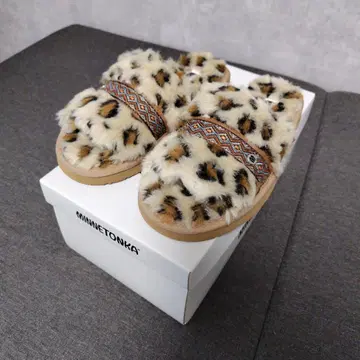 MINNETONKA 런던 샌들