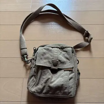 브라운 숄더백 소형
