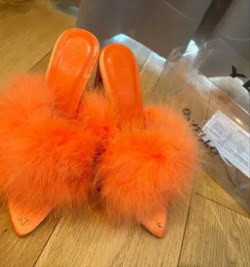 YELLO 오렌지 퍼 오픈토 샌들