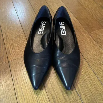 새상품급 SHISEI 블랙 스틸레토 펌프스 블랙