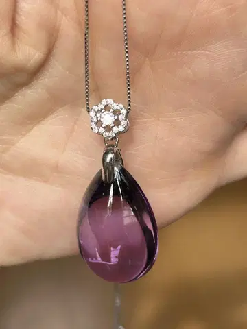 작은 꽃 모티브의 물방울 모양 자수정 펜던트 탑 실버 925