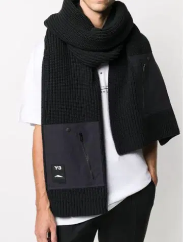 Y-3 블랙 머플러 지퍼 포켓 부착