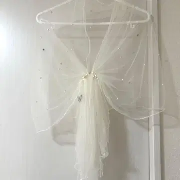 펄 장식 튤 숄