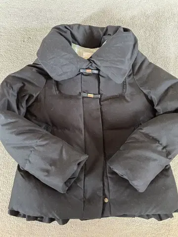MINIMUM 블랙 다운 자켓 프릴 밑단 포함